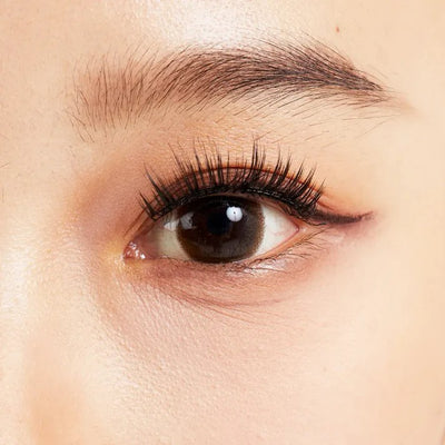 Bombshell lash style