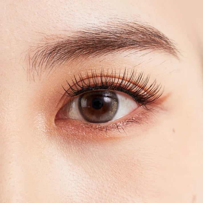 Soft Whisper lash style close-up